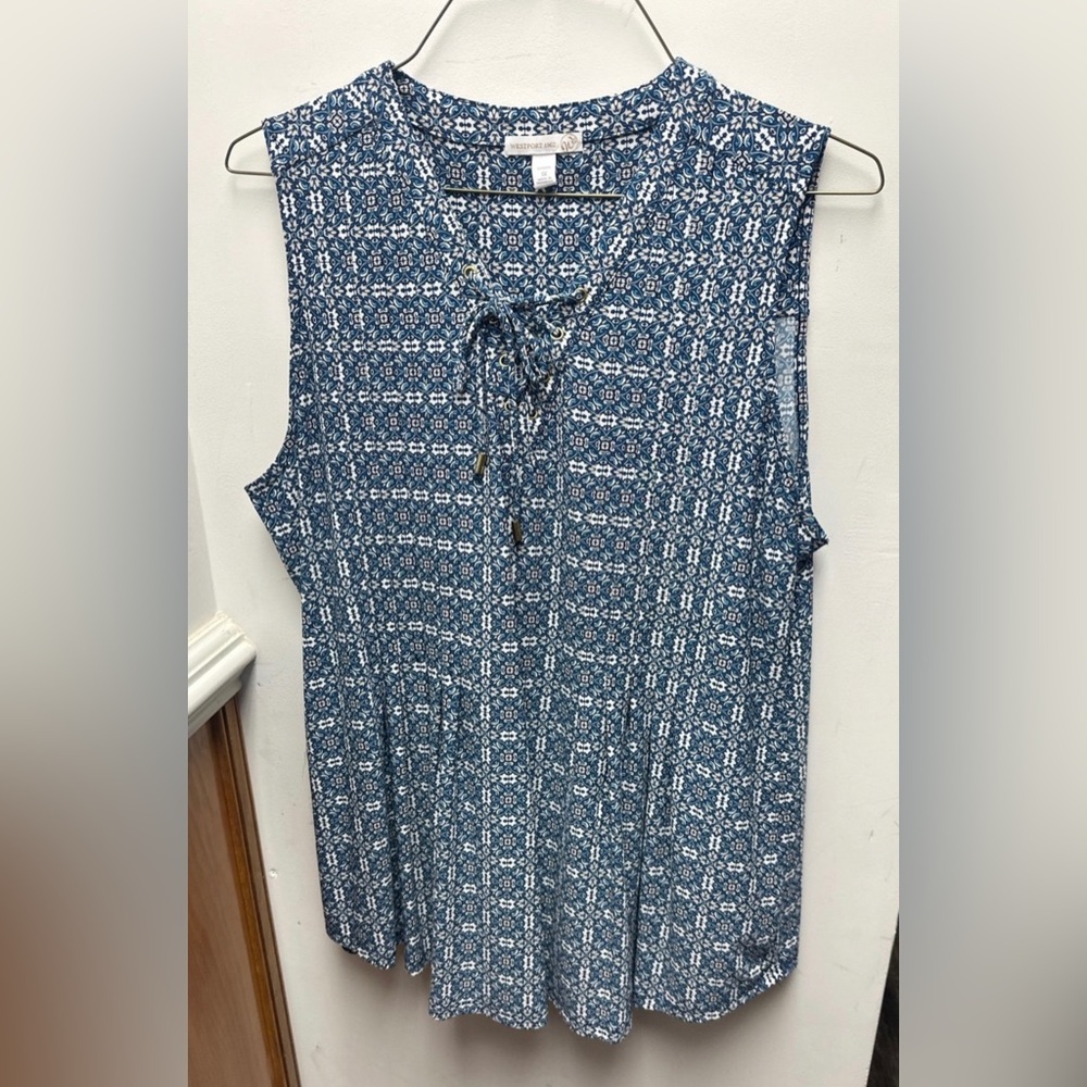 Women’s sleeveless top